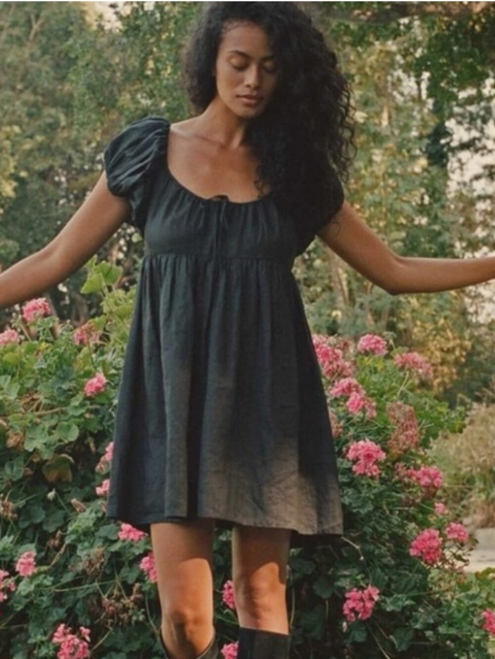 Doen Sarria Mini Black dress Size Large